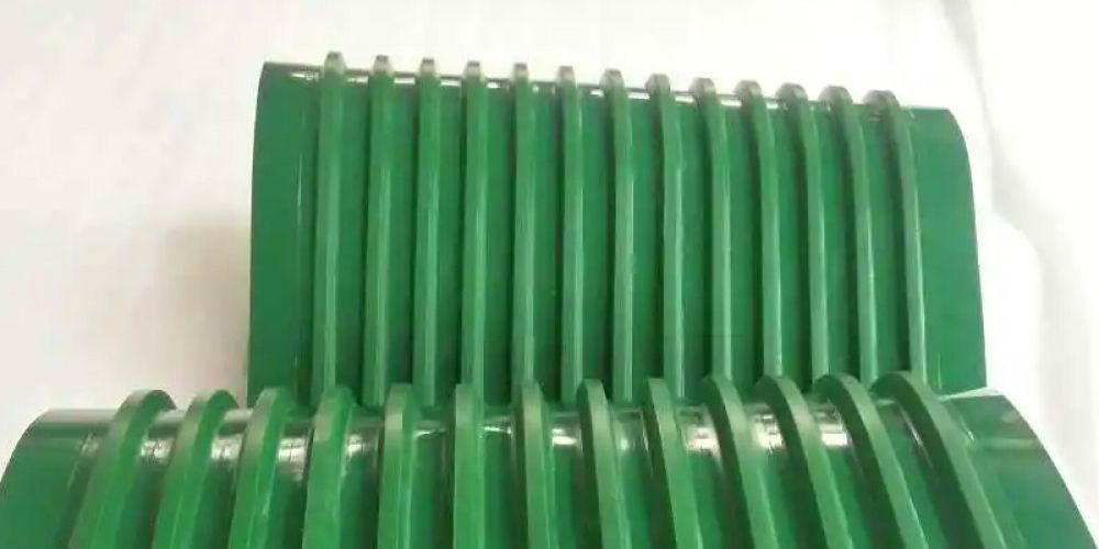 轻型传送带正面导条的材质和作用以及加工方法